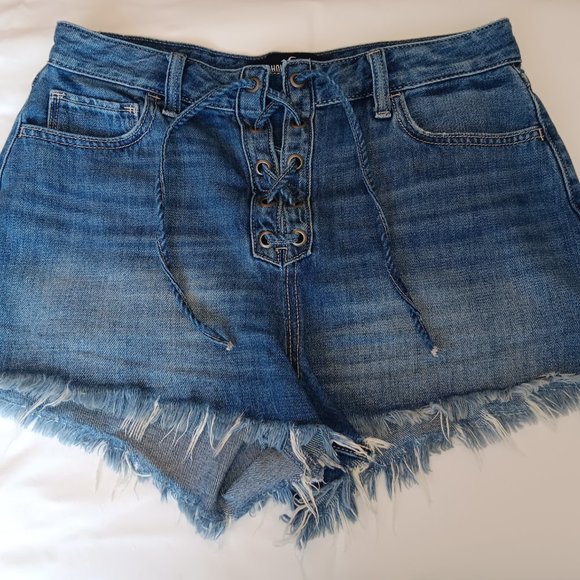 Hollister jean shorts - size 30 - Picture 4 of 5